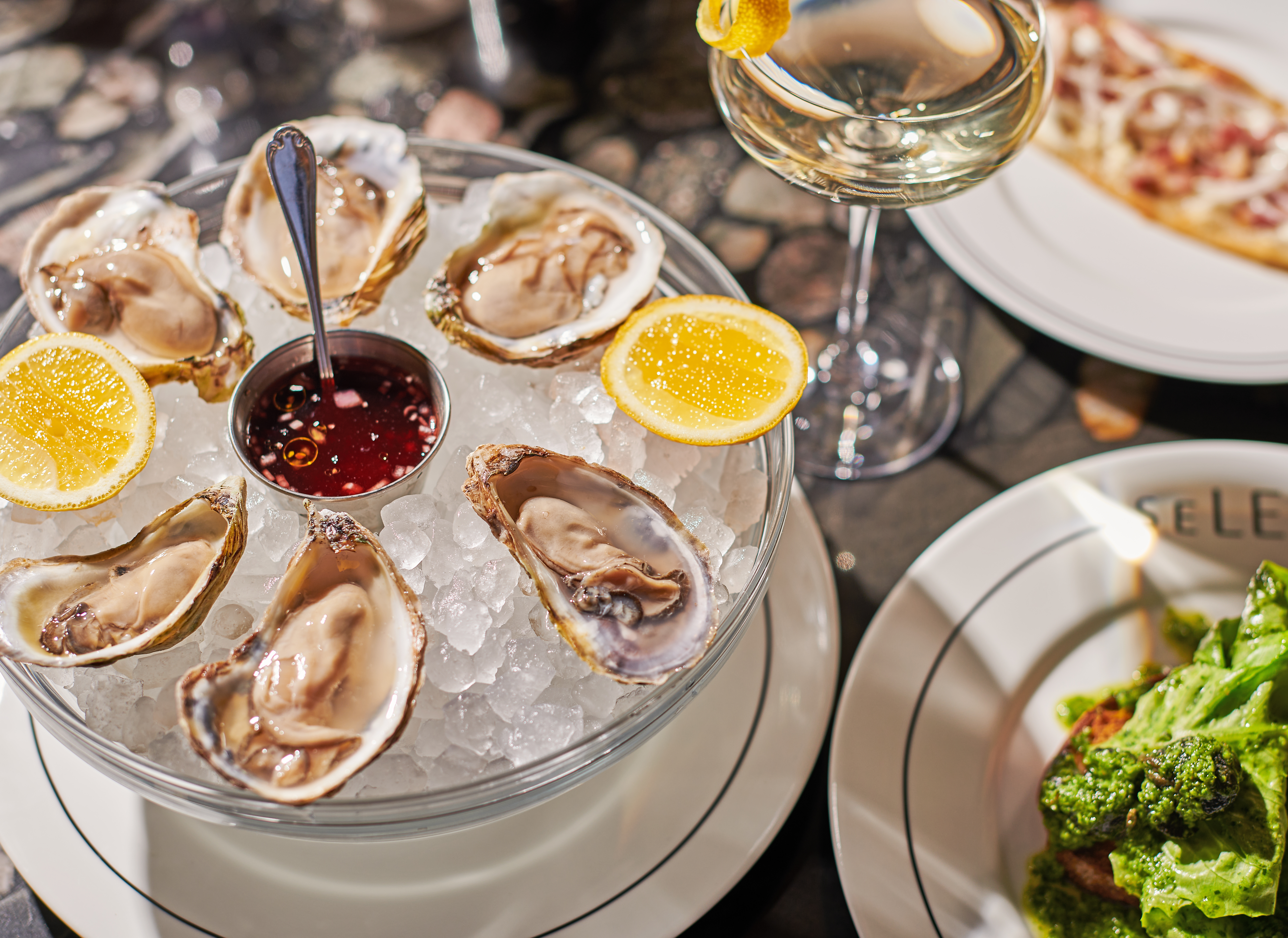 LeSelect_oysters at a chicago french restaurant food and beverage photography